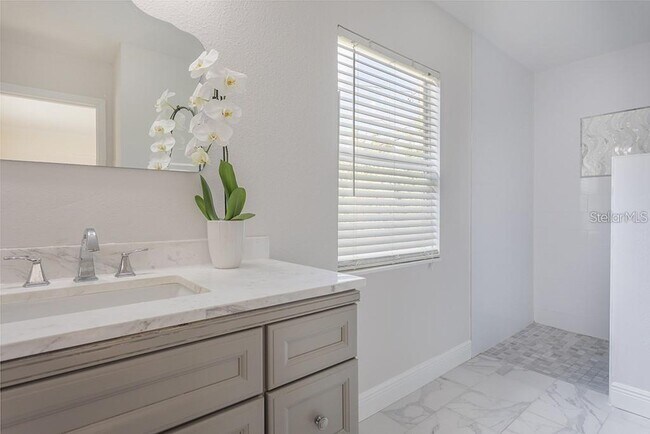 Building Photo - 213 W Alfred St