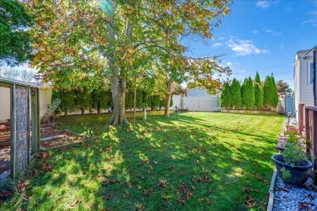 Building Photo - Immaculate 3 bedroom 3 Bathroom