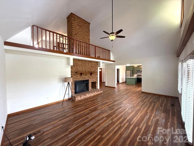 Building Photo - 110 Aqua Dr