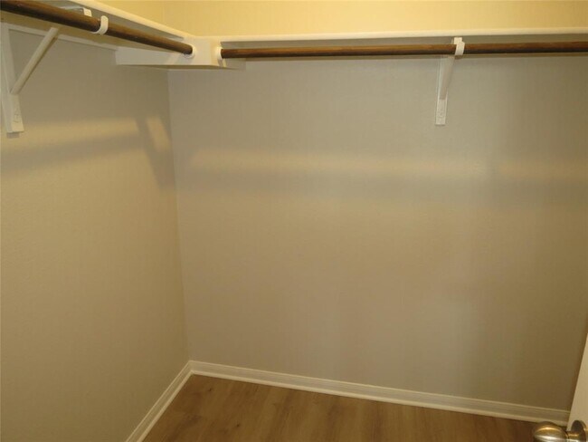 Building Photo - 375 Musgrav