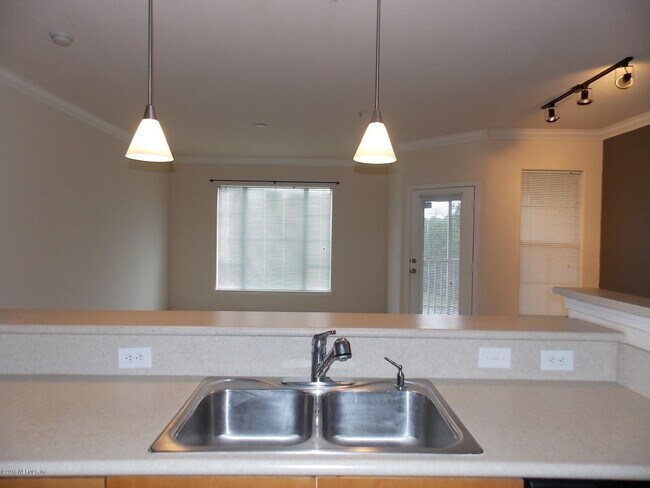 Building Photo - 1001 Monument Rd