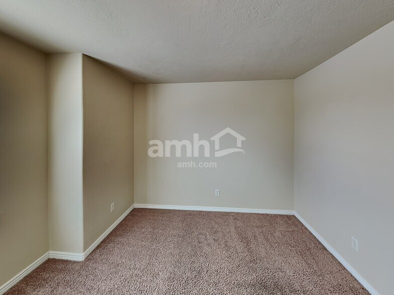 Building Photo - 3501 Bay Ct