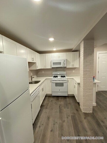Building Photo - 32 Hartwell St