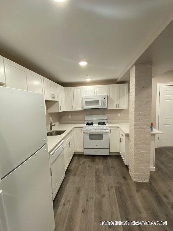 Building Photo - 32 Hartwell St