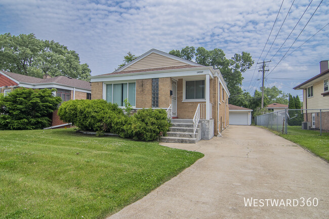 Primary Photo - 14537 University Ave
