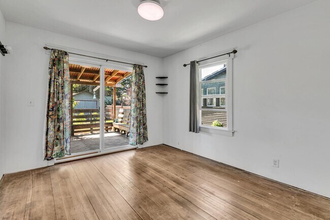 Building Photo - 1426 S 54th St