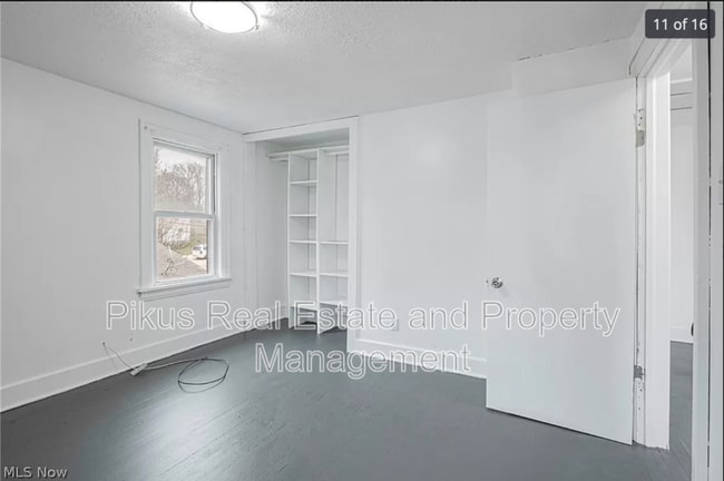 Building Photo - 1033 Chandler Ave