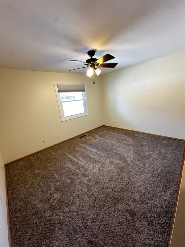 Building Photo - 3BR Single Family Home Available NOW on Eau Claire's Northside!