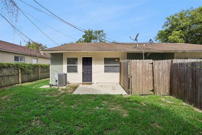 Building Photo - 2725 Mayer St