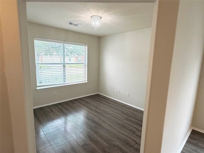 Building Photo - 631 Kiley Dr