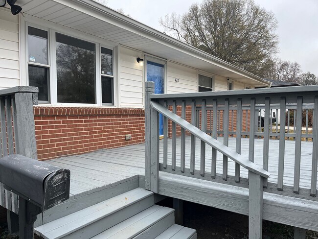 Building Photo - 4217 Colebrook Rd