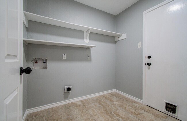 Building Photo - 13215 Bunker Hill Dr