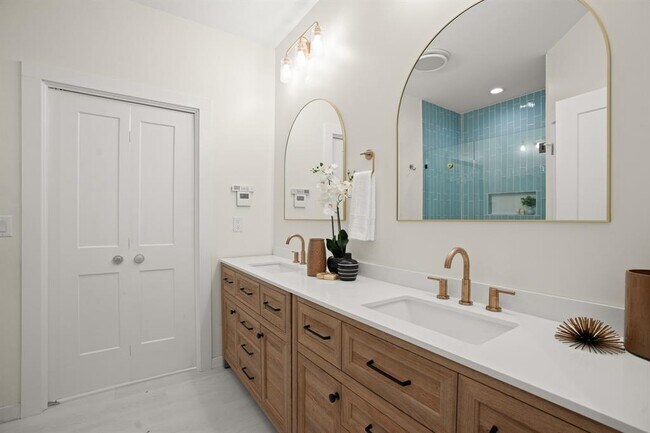 Building Photo - 7903 Bixler Dr