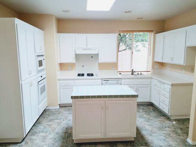 Building Photo - Beautiful 2bd/2bath Home in Arroyo Grande