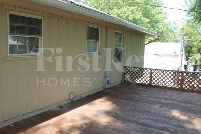 Building Photo - 805 N Powahatan Dr