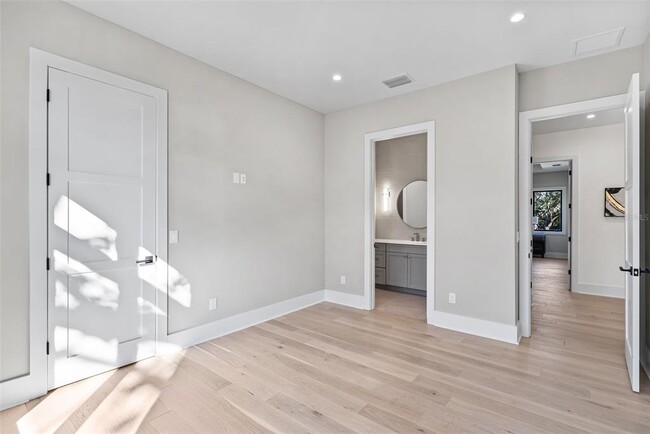 Building Photo - 2106 S Cortez Ave