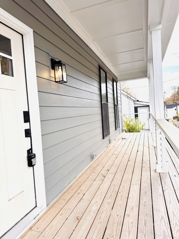 Building Photo - 427 Lakeland St