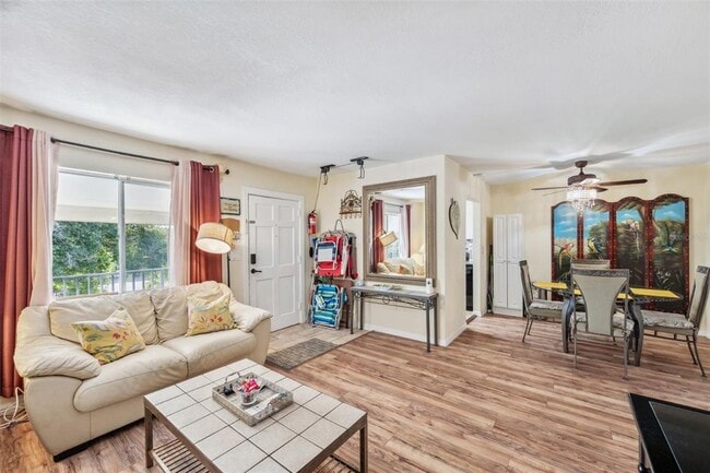 Building Photo - 2 N Fernwood Ave