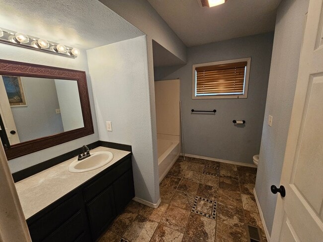 Building Photo - 1701 Walnut St