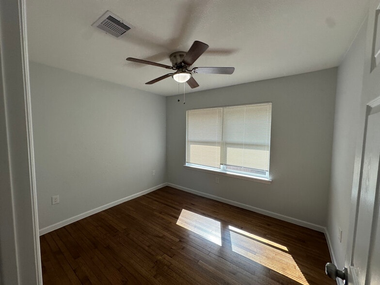 Building Photo - 224 Birch St