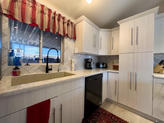 Building Photo - 13239 E 49th Dr