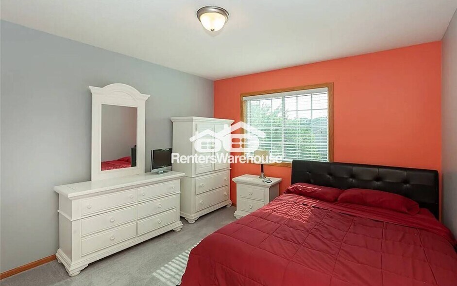 Building Photo - 3799 Village Run Dr