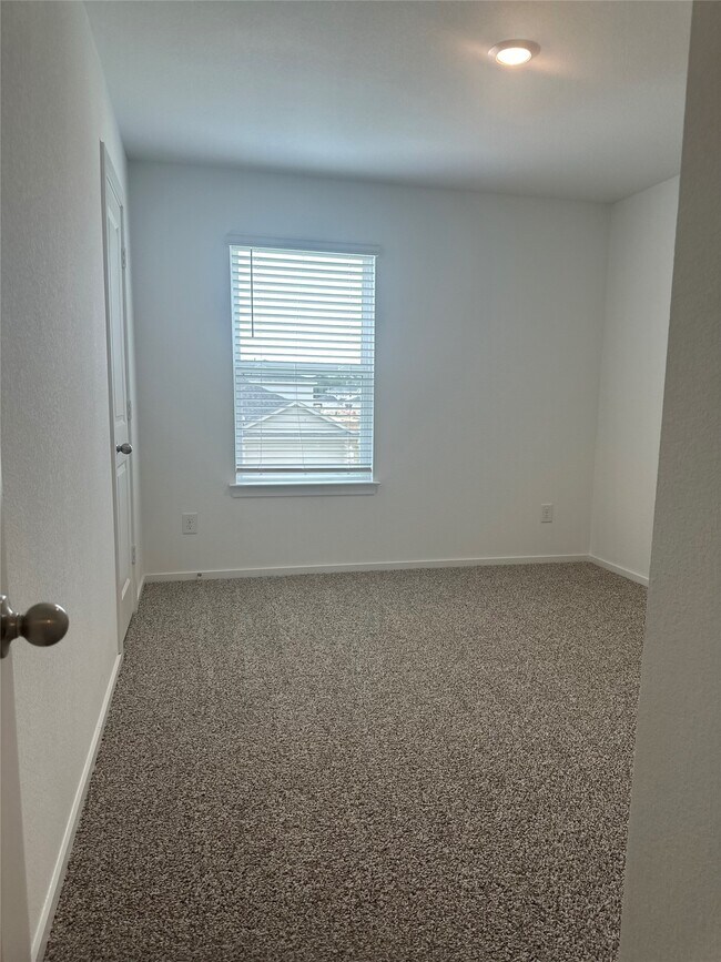Building Photo - 16779 Country W Dr