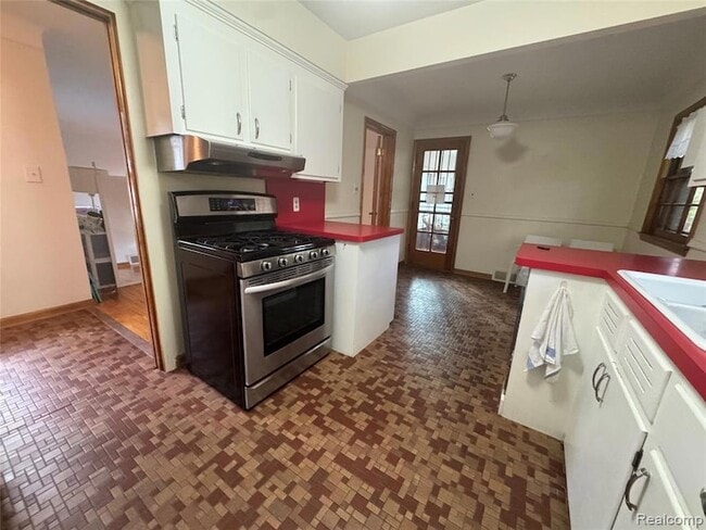 Building Photo - 6 Danvers Ln