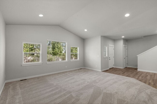 Building Photo - 290 E Chestnut St