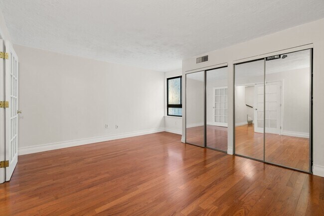 Building Photo - 286 Fenno St