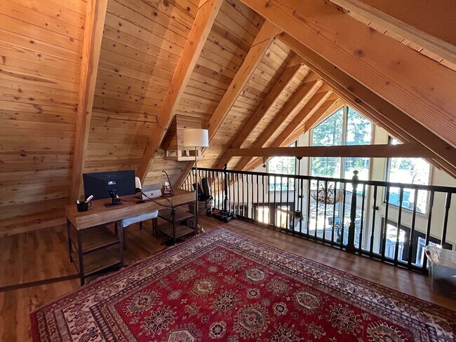 Building Photo - Fully Furnished, Beautifully Remodeled Cha...