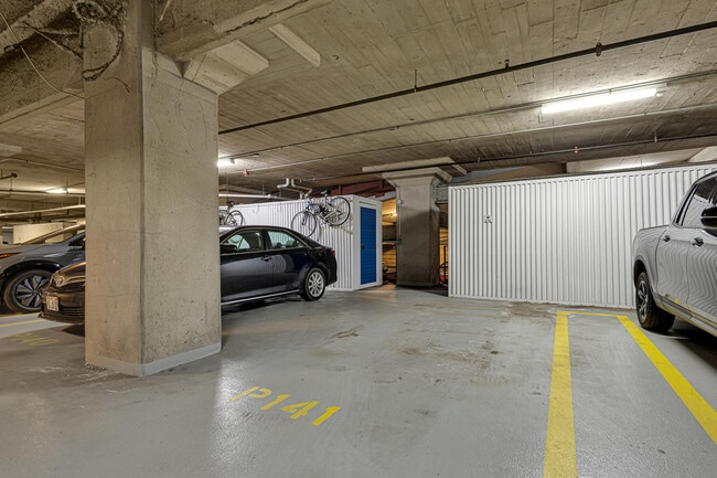 Building Photo - 106 W Seeboth St