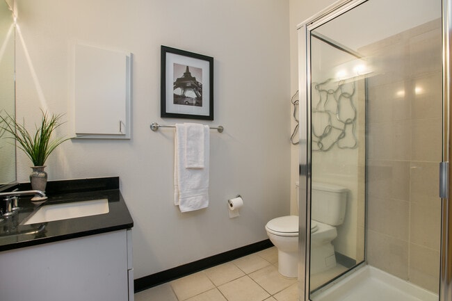 Building Photo - 401 Central Ave NE