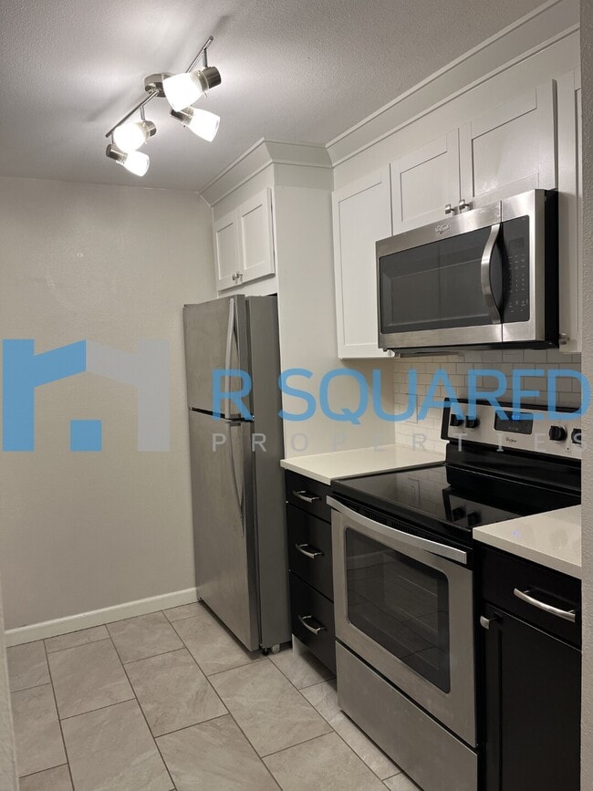 Building Photo - 975 Aberdeen Ave NE