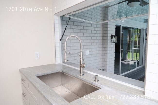 Building Photo - 1701 20th Ave N