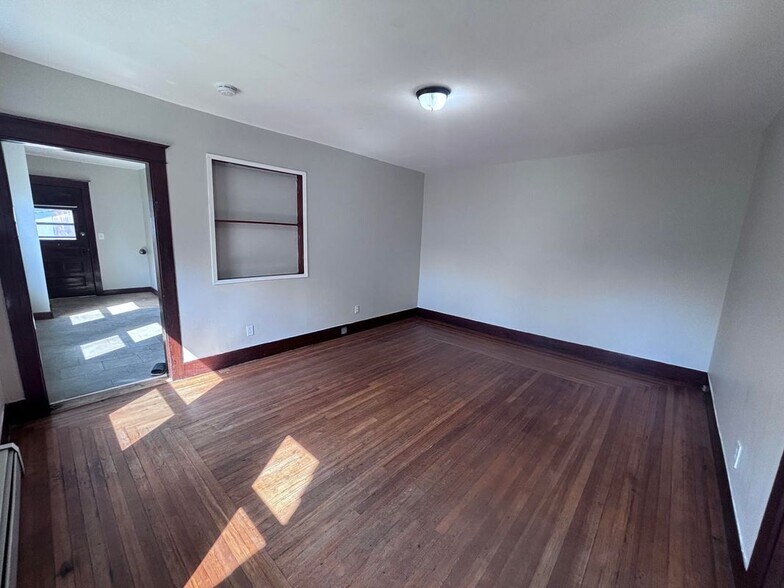 Building Photo - 32-34 Linnell Street, Unit #34