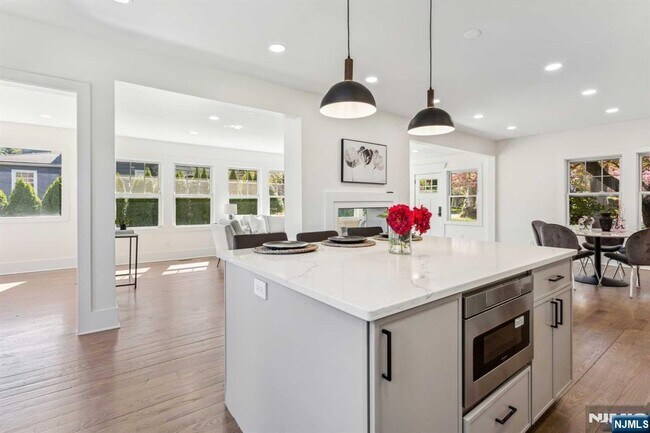 Building Photo - 648 East St