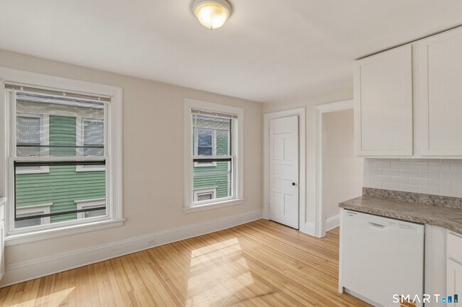 Building Photo - 784 Howard Ave