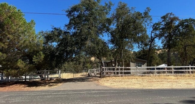 Building Photo - 13600 Pino Ct