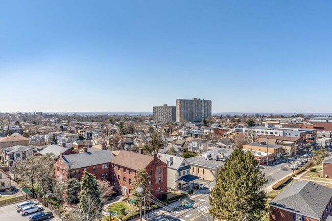 Building Photo - 2000 Linwood Ave