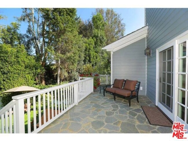 Building Photo - 334 Oceano Dr