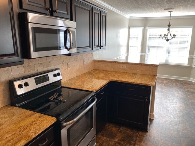 Building Photo - 2022 Hatton Ct