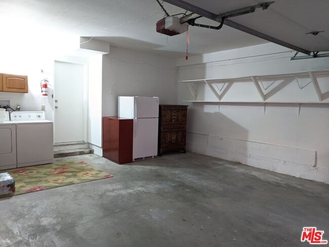 Building Photo - 831 Whitewater Dr