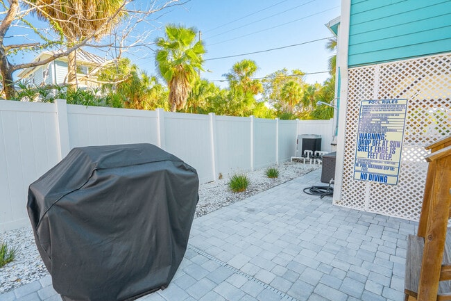 Building Photo - 113 4th Ave