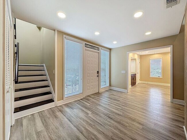 Building Photo - Exquisite Lake County Home with Lake Harris Views