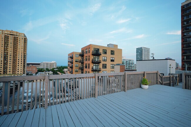 Building Photo - 1503 S State St