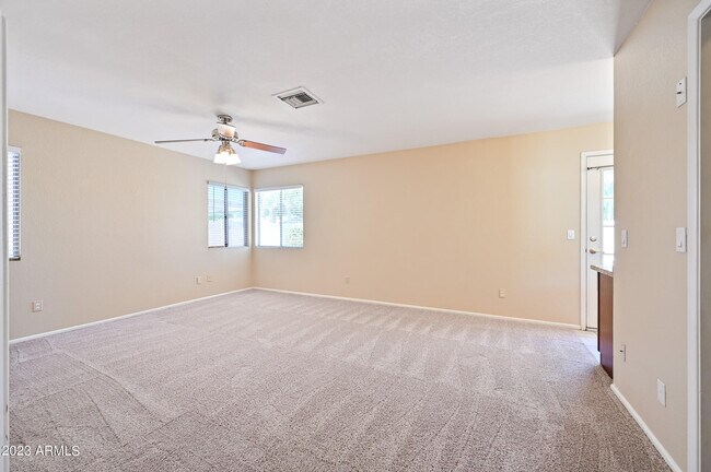 Building Photo - 6830 E Paradise Ln