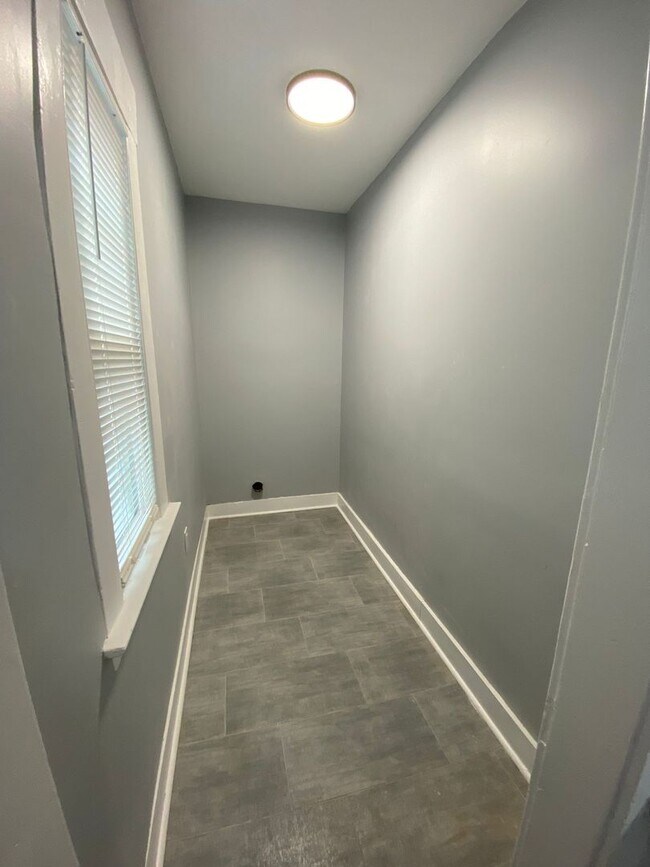 Building Photo - 36 Bright St