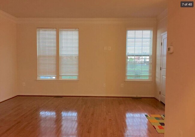Building Photo - Large Townhome in Wormans Mill!