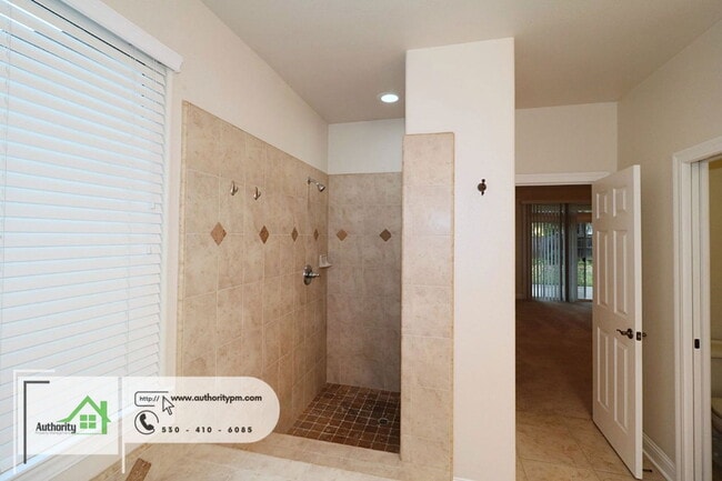 Building Photo - 618 Casa Buena St